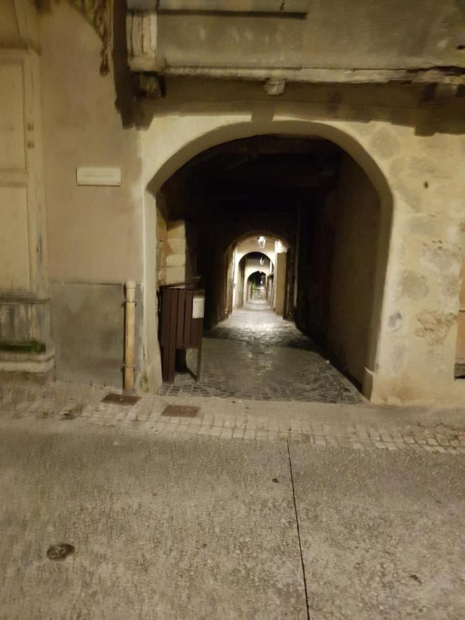 39 Tour De Ville Monflanquin Exteriör bild