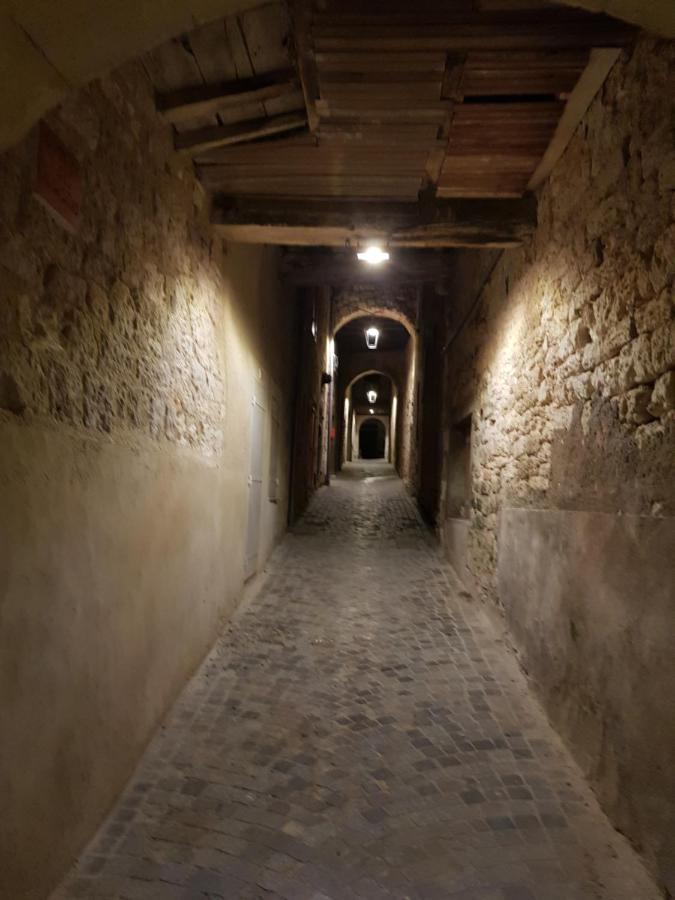 39 Tour De Ville Monflanquin Exteriör bild